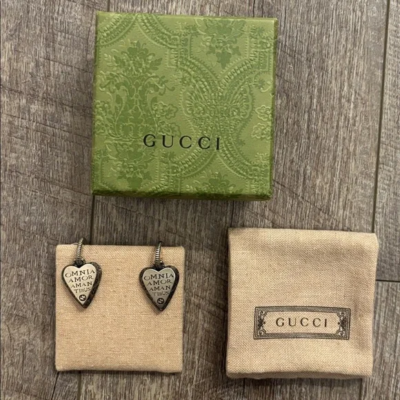 Gucci Sterling Silver Omnia Amor Aman Tibus Drop Heart Earrings - Picture 5 of 9